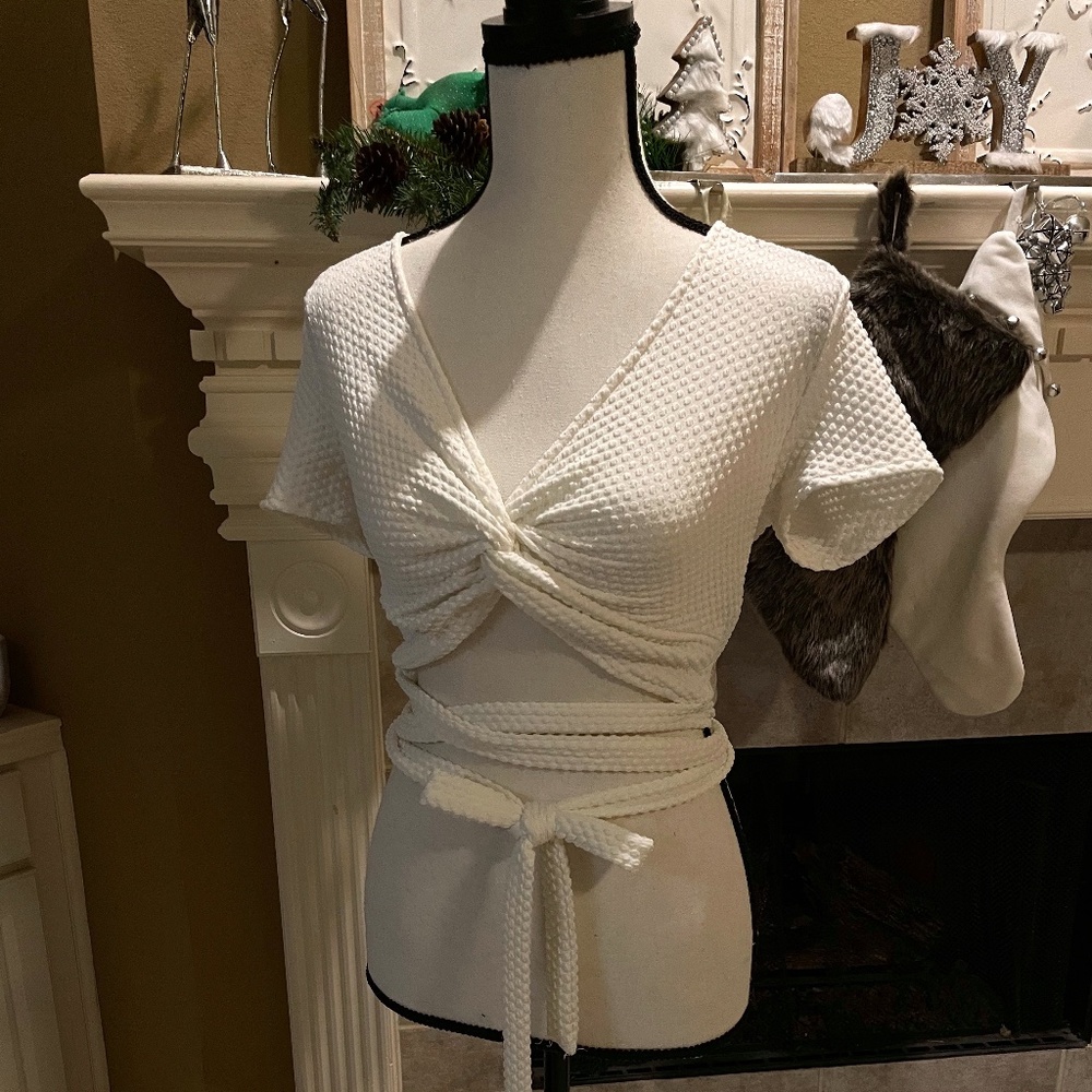 Urban Outfitter Off-white Wrap Tie - Crop Top (Size Medium)